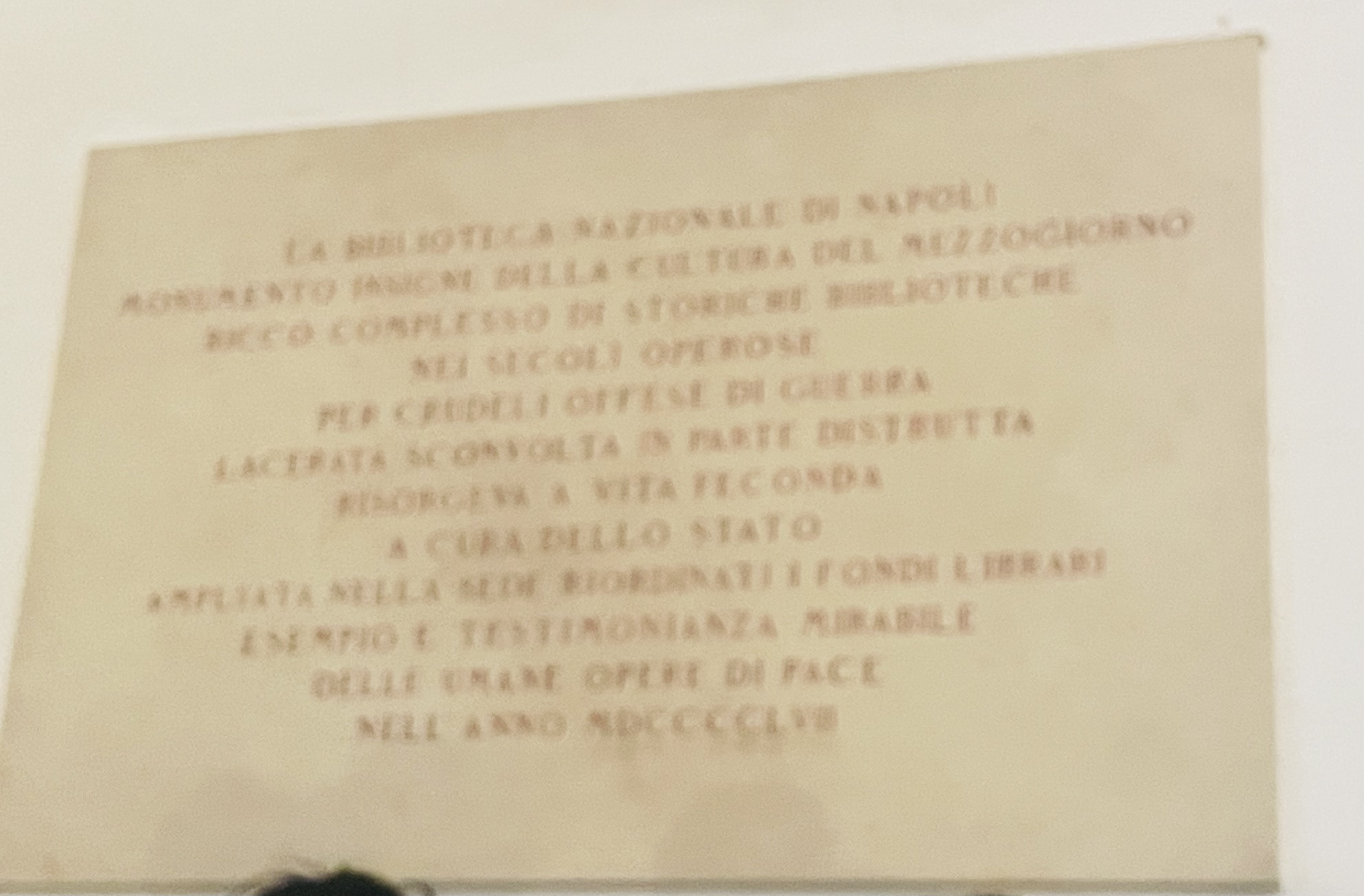 Targa nella Biblioteca Nazionale di Napoli.